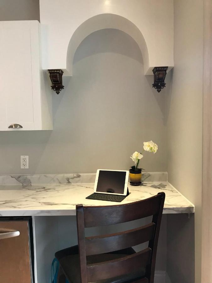Ottawa Downtown Executive Apartment Retreat With Private Balcony Near Bank Street - Sleep Max 2 Εξωτερικό φωτογραφία