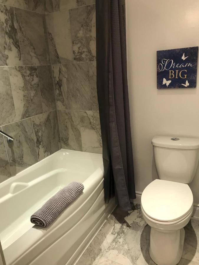 Ottawa Downtown Executive Apartment Retreat With Private Balcony Near Bank Street - Sleep Max 2 Εξωτερικό φωτογραφία